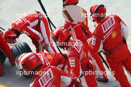 11.10.2008 Gotemba, Japan,  Scuderia Ferrari mechanics - Formula 1 World Championship, Rd 16, Japanese Grand Prix, Saturday Qualifying