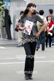 12.10.2008 Gotemba, Japan,  A lady in the paddock - Formula 1 World Championship, Rd 16, Japanese Grand Prix, Sunday
