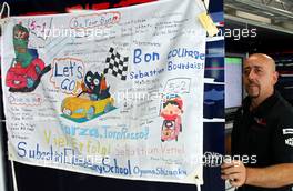 09.10.2008 Gotemba, Japan, Scuderia Toro Rosso, fans flag - Formula 1 World Championship, Rd 16, Japanese Grand Prix, Thursday