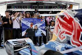 09.10.2008 Gotemba, Japan, David Coulthard (GBR), Red Bull Racing, fans - Formula 1 World Championship, Rd 16, Japanese Grand Prix, Thursday