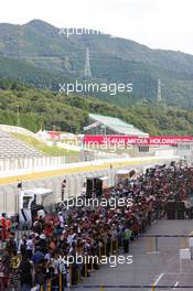 09.10.2008 Gotemba, Japan, Pitlane during pit walk - Formula 1 World Championship, Rd 16, Japanese Grand Prix, Thursday