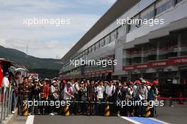 09.10.2008 Gotemba, Japan, Fans in the pitlane - Formula 1 World Championship, Rd 16, Japanese Grand Prix, Thursday