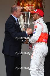 25.05.2008 Monte Carlo, Monaco,  Prince Albert II of Monaco with 1st place Lewis Hamilton (GBR), McLaren Mercedes - Formula 1 World Championship, Rd 6, Monaco Grand Prix, Sunday Podium
