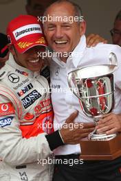 25.05.2008 Monte Carlo, Monaco,  Winner, 1st, Lewis Hamilton (GBR), McLaren Mercedes, MP4-23 and Ron Dennis (GBR), McLaren, Team Principal, Chairman - Formula 1 World Championship, Rd 6, Monaco Grand Prix, Sunday Podium