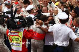 25.05.2008 Monte Carlo, Monaco,  1st place Lewis Hamilton (GBR), McLaren Mercedes celebrates with his father and brother - Formula 1 World Championship, Rd 6, Monaco Grand Prix, Sunday Podium