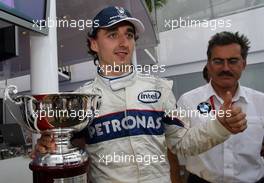 25.05.2008 Monte Carlo, Monaco,  Robert Kubica (POL),  BMW Sauber F1 Team, celebrates 2nd place with Dr. Mario Theissen (GER), BMW Sauber F1 Team, BMW Motorsport Director - Formula 1 World Championship, Rd 6, Monaco Grand Prix, Sunday Podium