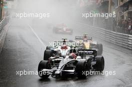 25.05.2008 Monte Carlo, Monaco,  Kazuki Nakajima (JPN), Williams F1 Team leads Rubens Barrichello (BRA), Honda Racing F1 Team - Formula 1 World Championship, Rd 6, Monaco Grand Prix, Sunday Race