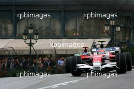 25.05.2008 Monte Carlo, Monaco,  Timo Glock (GER), Toyota F1 Team leads Jenson Button (GBR), Honda Racing F1 Team - Formula 1 World Championship, Rd 6, Monaco Grand Prix, Sunday Race