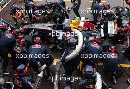 25.05.2008 Monte Carlo, Monaco,  Mark Webber (AUS), Red Bull Racing pit stop - Formula 1 World Championship, Rd 6, Monaco Grand Prix, Sunday Race