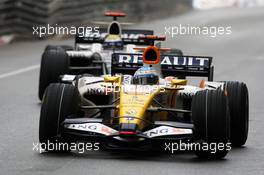 25.05.2008 Monte Carlo, Monaco,  Fernando Alonso (ESP), Renault F1 Team leads Nico Rosberg (GER), WilliamsF1 Team - Formula 1 World Championship, Rd 6, Monaco Grand Prix, Sunday Race