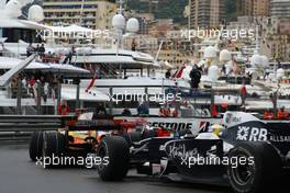 25.05.2008 Monte Carlo, Monaco,  Nico Rosberg (GER), WilliamsF1 Team, FW30 behind Fernando Alonso (ESP), Renault F1 Team, R28 - Formula 1 World Championship, Rd 6, Monaco Grand Prix, Sunday Race