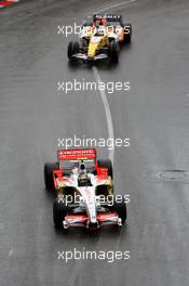 25.05.2008 Monte Carlo, Monaco,  Giancarlo Fisichella (ITA), Force India F1 Team leads Fernando Alonso (ESP), Renault F1 Team - Formula 1 World Championship, Rd 6, Monaco Grand Prix, Sunday Race