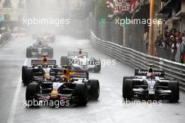 25.05.2008 Monte Carlo, Monaco,  Mark Webber (AUS), Red Bull Racing leads Kazuki Nakajima (JPN), Williams F1 Team - Formula 1 World Championship, Rd 6, Monaco Grand Prix, Sunday Race