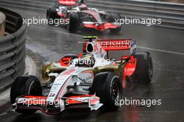 25.05.2008 Monte Carlo, Monaco,  Giancarlo Fisichella (ITA), Force India F1 Team leads Heikki Kovalainen (FIN), McLaren Mercedes - Formula 1 World Championship, Rd 6, Monaco Grand Prix, Sunday Race