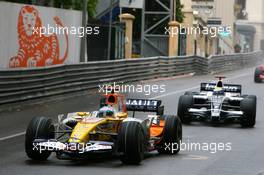 25.05.2008 Monte Carlo, Monaco,  Fernando Alonso (ESP), Renault F1 Team leads Nico Rosberg (GER), WilliamsF1 Team - Formula 1 World Championship, Rd 6, Monaco Grand Prix, Sunday Race