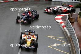 25.05.2008 Monte Carlo, Monaco,  Nelson Piquet Jr (BRA), Renault F1 Team leads Sebastian Vettel (GER), Scuderia Toro Rosso - Formula 1 World Championship, Rd 6, Monaco Grand Prix, Sunday Race