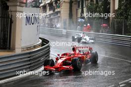 25.05.2008 Monte Carlo, Monaco,  Kimi Raikkonen (FIN), Räikkönen, Scuderia Ferrari leads Robert Kubica (POL),  BMW Sauber F1 Team - Formula 1 World Championship, Rd 6, Monaco Grand Prix, Sunday Race