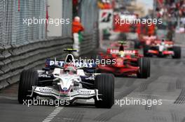 25.05.2008 Monte Carlo, Monaco,  Robert Kubica (POL),  BMW Sauber F1 Team leads Felipe Massa (BRA), Scuderia Ferrari - Formula 1 World Championship, Rd 6, Monaco Grand Prix, Sunday Race