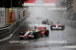 25.05.2008 Monte Carlo, Monaco,  Adrian Sutil (GER), Force India F1 Team leads Jarno Trulli (ITA), Toyota Racing - Formula 1 World Championship, Rd 6, Monaco Grand Prix, Sunday Race