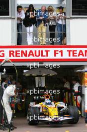 24.05.2008 Monte Carlo, Monaco,  Fernando Alonso (ESP), Renault F1 Team, R28 leaves the garage, below Elisabetta Gregoraci (ITA), Wife of Flavio Briatore (ITA) - Formula 1 World Championship, Rd 6, Monaco Grand Prix, Saturday Qualifying