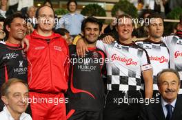 20.05.2008 Monte Carlo, Monaco,  Michael Schumacher (GER), Test Driver, Scuderia Ferrari and Prince Albert II of Monaco and Antonio Pizzonia (BRA) -  Star Team vs Nazionale Piloti, Charity Football Match, Monaco, Stade Louis II, Monaco