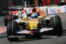 22.05.2008 Monte Carlo, Monaco,  Fernando Alonso (ESP), Renault F1 Team, R28, rear wing missing - Formula 1 World Championship, Rd 6, Monaco Grand Prix, Thursday Practice