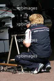 21.05.2008 Monte Carlo, Monaco,  Bmw Sauber F1 Team mechanic - Formula 1 World Championship, Rd 6, Monaco Grand Prix, Wednesday