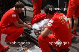 21.05.2008 Monte Carlo, Monaco,  Scuderia Ferrari, unwrap a V8 F1 Engine - Formula 1 World Championship, Rd 6, Monaco Grand Prix, Wednesday