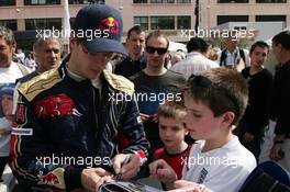 21.05.2008 Monte Carlo, Monaco,  Sebastian Bourdais (FRA), Scuderia Toro Rosso, signing autographs - Formula 1 World Championship, Rd 6, Monaco Grand Prix, Wednesday