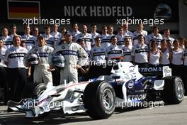 21.03.2008 Kuala Lumpur, Malaysia,  BMW Sauber F1 Team, Team Photo, Nick Heidfeld (GER), BMW Sauber F1 Team and Christian Klien (AUT), Test Driver, BMW Sauber F1 Team - Formula 1 World Championship, Rd 2, Malaysian Grand Prix, Friday