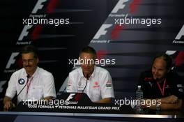 21.03.2008 Kuala Lumpur, Malaysia,  l-r, Dr. Mario Theissen (GER), BMW Sauber F1 Team, BMW Motorsport Director, Martin Whitmarsh (GBR), McLaren, Chief Executive Officer and Gerhard Berger (AUT), Scuderia Toro Rosso, 50% Team Co Owner - Formula 1 World Championship, Rd 2, Malaysian Grand Prix, Friday Press Conference