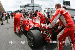 23.03.2008 Kuala Lumpur, Malaysia,  Kimi Raikkonen (FIN), Räikkönen, Scuderia Ferrari, F2008 - Formula 1 World Championship, Rd 2, Malaysian Grand Prix, Sunday Pre-Race Grid