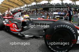 23.03.2008 Kuala Lumpur, Malaysia,  Lewis Hamilton (GBR), McLaren Mercedes - Formula 1 World Championship, Rd 2, Malaysian Grand Prix, Sunday Pre-Race Grid