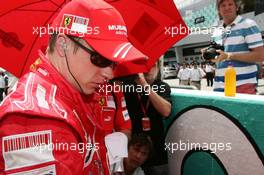 23.03.2008 Kuala Lumpur, Malaysia,  Kimi Raikkonen (FIN), Räikkönen, Scuderia Ferrari - Formula 1 World Championship, Rd 2, Malaysian Grand Prix, Sunday Pre-Race Grid
