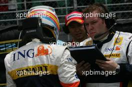 23.03.2008 Kuala Lumpur, Malaysia,  Fernando Alonso (ESP), Renault F1 Team - Formula 1 World Championship, Rd 2, Malaysian Grand Prix, Sunday Pre-Race Grid