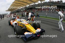23.03.2008 Kuala Lumpur, Malaysia,  Fernando Alonso (ESP), Renault F1 Team - Formula 1 World Championship, Rd 2, Malaysian Grand Prix, Sunday Pre-Race Grid