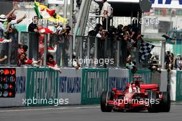 23.03.2008 Kuala Lumpur, Malaysia,  Winner, 1st, Kimi Raikkonen (FIN), Räikkönen, Scuderia Ferrari, F2008 - Formula 1 World Championship, Rd 2, Malaysian Grand Prix, Sunday Podium