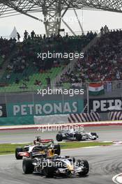 23.03.2008 Kuala Lumpur, Malaysia,  Mark Webber (AUS), Red Bull Racing, RB4 and Heikki Kovalainen (FIN), McLaren Mercedes, MP4-23 - Formula 1 World Championship, Rd 2, Malaysian Grand Prix, Sunday Race