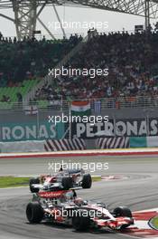 23.03.2008 Kuala Lumpur, Malaysia,  Heikki Kovalainen (FIN), McLaren Mercedes, MP4-23 and Jarno Trulli (ITA), Toyota Racing, TF108 - Formula 1 World Championship, Rd 2, Malaysian Grand Prix, Sunday Race
