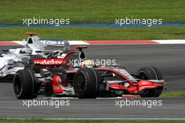 23.03.2008 Kuala Lumpur, Malaysia,  Lewis Hamilton (GBR), McLaren Mercedes, Nick Heidfeld (GER), BMW Sauber F1 Team - Formula 1 World Championship, Rd 2, Malaysian Grand Prix, Sunday Race