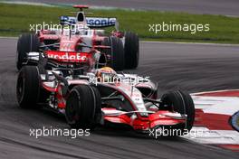 23.03.2008 Kuala Lumpur, Malaysia,  Lewis Hamilton (GBR), McLaren Mercedes, Jarno Trulli (ITA), Toyota F1 Team - Formula 1 World Championship, Rd 2, Malaysian Grand Prix, Sunday Race