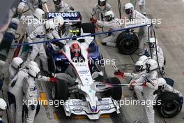 23.03.2008 Kuala Lumpur, Malaysia,  Robert Kubica (POL), BMW Sauber F1 Team during pitstop  - Formula 1 World Championship, Rd 2, Malaysian Grand Prix, Sunday Race