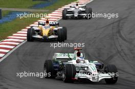23.03.2008 Kuala Lumpur, Malaysia,  Jenson Button (GBR), Honda Racing F1 Team leads Nelson Piquet Jr (BRA), Renault F1 Team - Formula 1 World Championship, Rd 2, Malaysian Grand Prix, Sunday Race