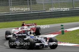 23.03.2008 Kuala Lumpur, Malaysia,  Nico Rosberg (GER), WilliamsF1 Team, FW30 and Takuma Sato (JPN), Super Aguri F1, SA08 - Formula 1 World Championship, Rd 2, Malaysian Grand Prix, Sunday Race