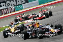 23.03.2008 Kuala Lumpur, Malaysia,  Mark Webber (AUS), Red Bull Racing, RB4 and Fernando Alonso (ESP), Renault F1 Team, R28 - Formula 1 World Championship, Rd 2, Malaysian Grand Prix, Sunday Race