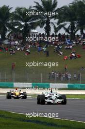 23.03.2008 Kuala Lumpur, Malaysia,  Jenson Button (GBR), Honda Racing F1 Team leads Nelson Piquet Jr (BRA), Renault F1 Team - Formula 1 World Championship, Rd 2, Malaysian Grand Prix, Sunday Race