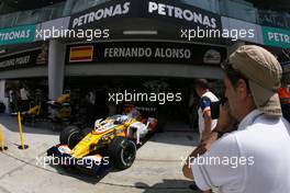 22.03.2008 Kuala Lumpur, Malaysia,  Fernando Alonso (ESP), Renault F1 Team - Formula 1 World Championship, Rd 2, Malaysian Grand Prix, Saturday Practice