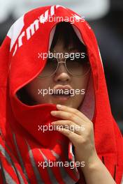 23.03.2008 Kuala Lumpur, Malaysia,  A girl in the paddock covering up from the sun - Formula 1 World Championship, Rd 2, Malaysian Grand Prix, Sunday