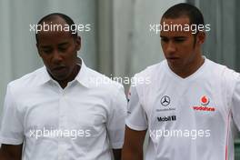 23.03.2008 Kuala Lumpur, Malaysia,  Anthony Hamilton (GBR), Father of Lewis Hamilton and Lewis Hamilton (GBR), McLaren Mercedes - Formula 1 World Championship, Rd 2, Malaysian Grand Prix, Sunday