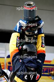 20.03.2008 Kuala Lumpur, Malaysia,  Renault F1 Team, Refueller - Formula 1 World Championship, Rd 2, Malaysian Grand Prix, Thursday